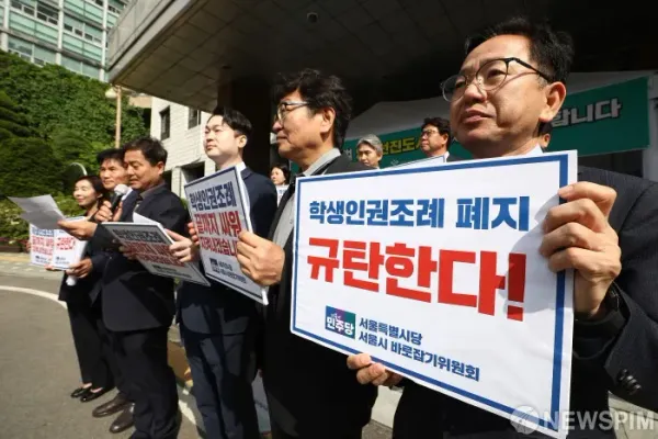 욱일기 허용 조례 주도한 의원들, 학생인권조례 폐지도 주도했다